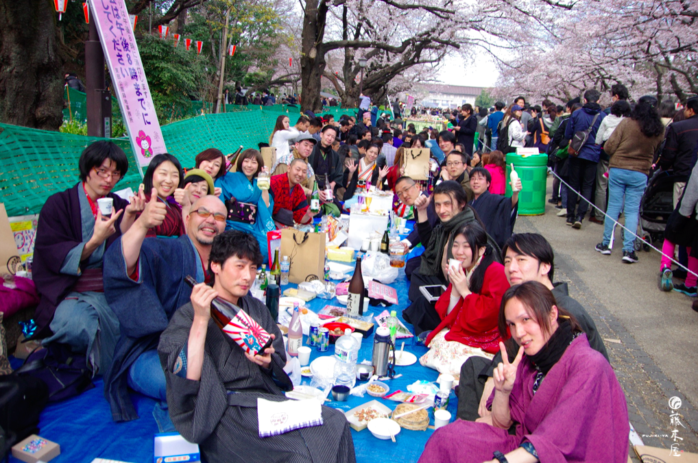 藤木屋お花見会 上野公園 無事終了 早速 開催当日4 2 日 のtbsの夕方のニュースで既に紹介されたようです メンズ着物 メンズ浴衣 藤木屋 ブログ